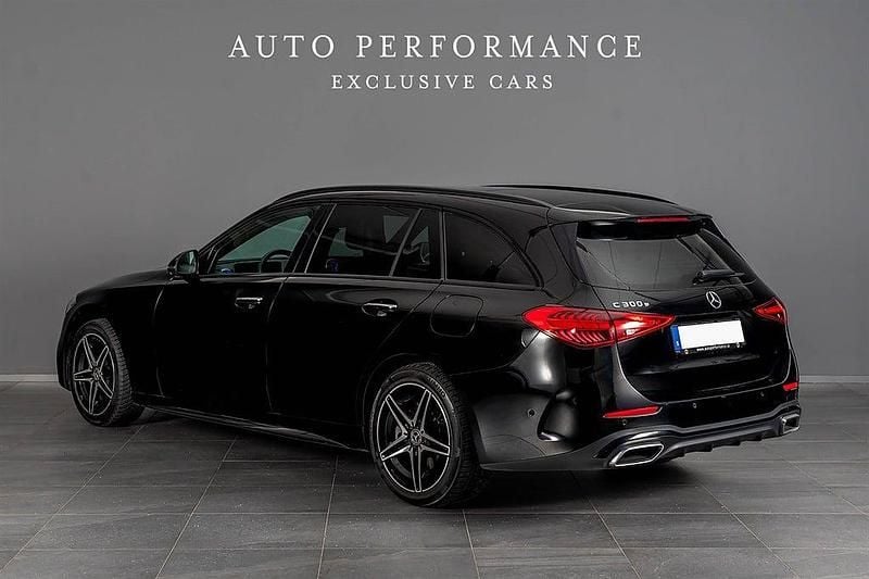 Begagnad Mercedes C300e AMG 313 HK (230 kW) 2022 Svart Kombi