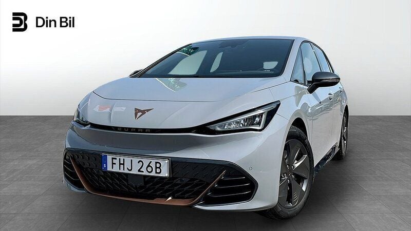 Ljusgrå (vapor grey) Begagnad 2024 Cupra Born Halvkombi | 299 900 kr (Marknadspris) - Bild 1/4