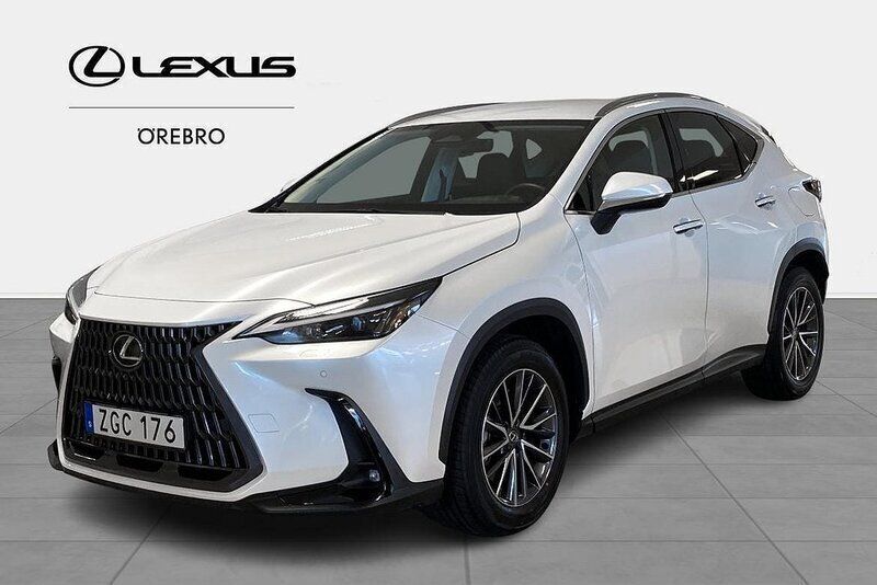 Vit Begagnad 2023 Lexus NX450h+ Business Edition SUV | 579 900 kr (Marknadspris) - Bild 1/4