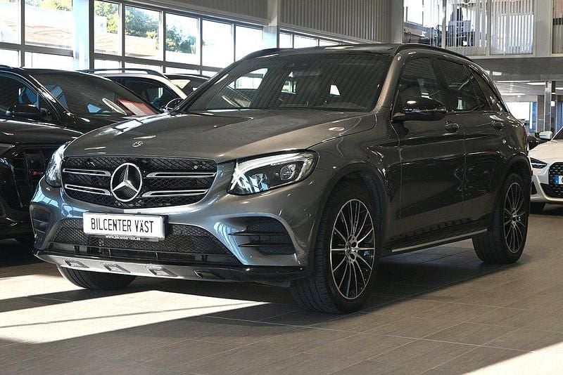 Grå (selenitgrå metallic) Begagnad 2018 Mercedes GLC250 AMG SUV | 319 000 kr (Marknadspris) - Bild 1/4