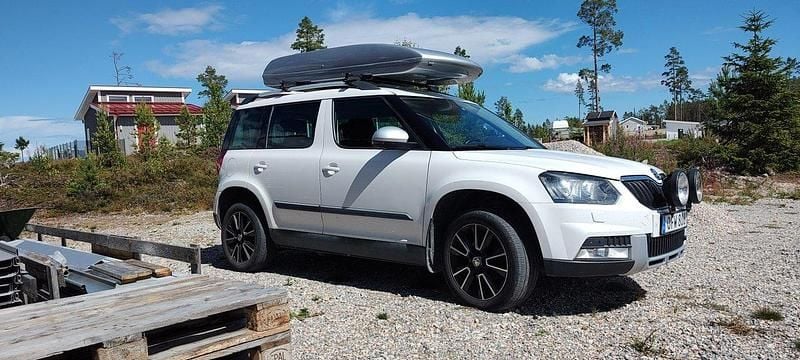 Vit Begagnad 2017 Skoda Yeti Outdoor SUV | 99 000 kr (Marknadspris) - Bild 1/4
