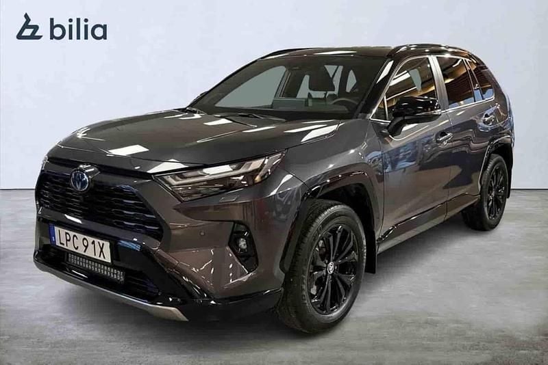 Grå Begagnad 2025 Toyota RAV4 Hybrid SUV | 509 900 kr - Bild 1/1