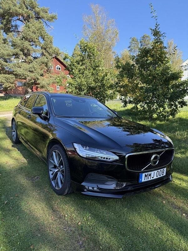Svart Begagnad 2019 Volvo V90 Momentum Kombi | 259 000 kr (Marknadspris) - Bild 1/4