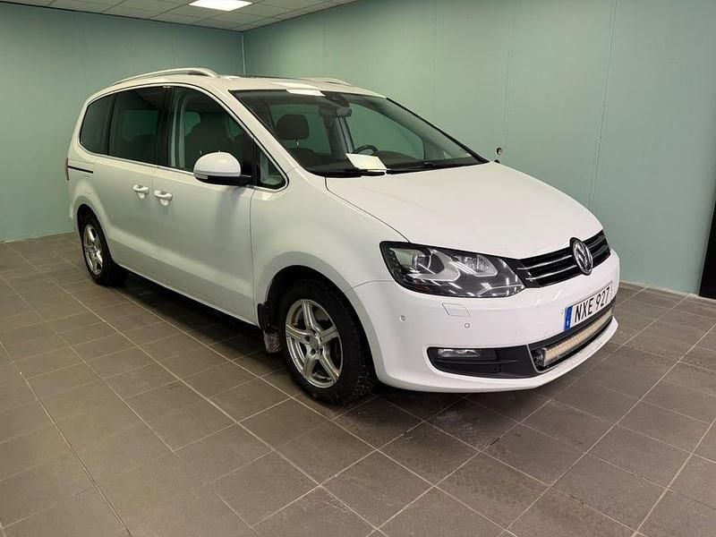 Begagnad VW Sharan 150 HK (110 kW) 2015 Vit Minibuss