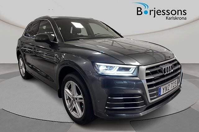 Grå Begagnad 2017 Audi Q5 Sport SUV | 259 000 kr (Lite dyr) - Bild 1/4