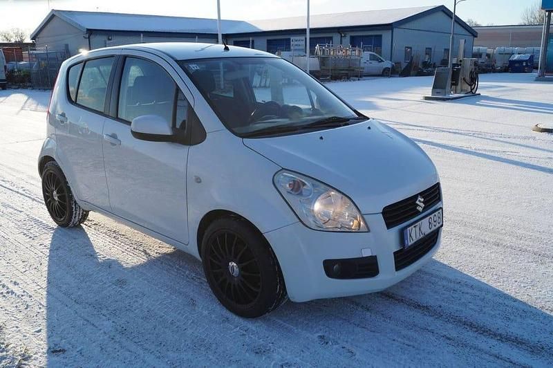 Begagnad Suzuki Splash 66 HK (48 kW) 2011 Vit Halvkombi