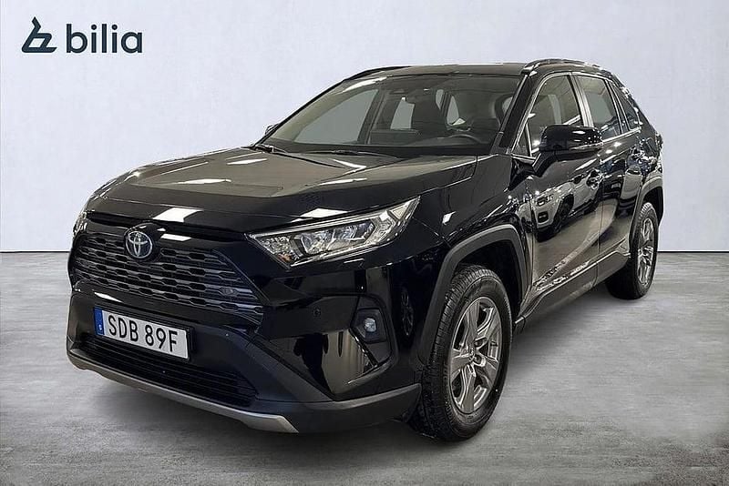 Svart Begagnad 2024 Toyota RAV4 Hybrid Active SUV | 399 900 kr (Bra pris) - Bild 1/3