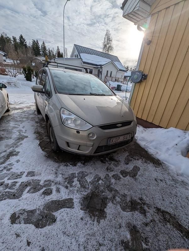 Begagnad Ford S-MAX S 145 HK (106 kW) 2010 Minibuss