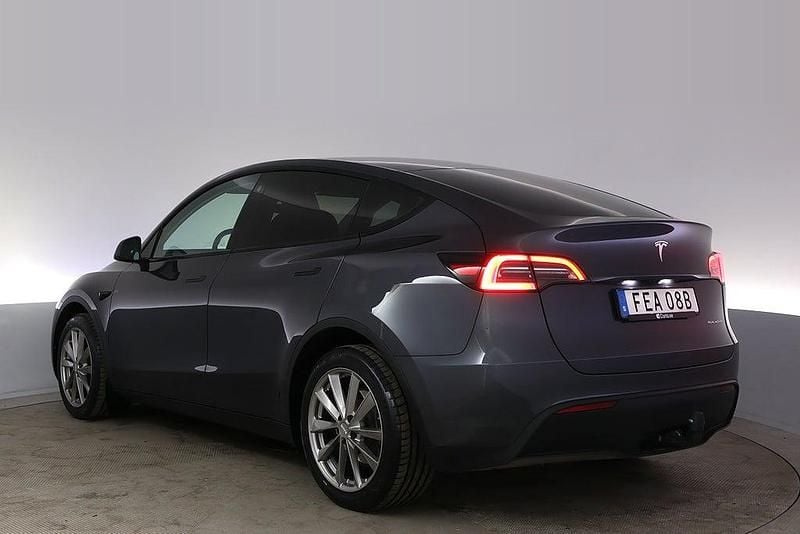 Begagnad Tesla Model Y Long Range AWD 378 kW (514 HK) 2023 Grå SUV