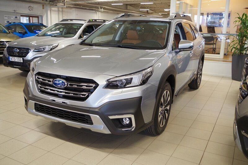 Grå Ny 2024 Subaru Outback SUV | 510 700 kr - Bild 1/3