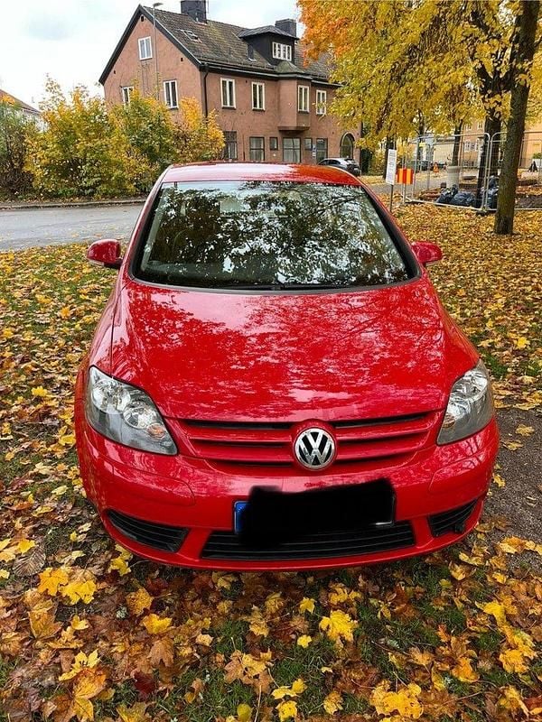 Röd Begagnad 2008 VW Golf Plus Cross Trendline Minibuss | 75 000 kr (Marknadspris) - Bild 1/4