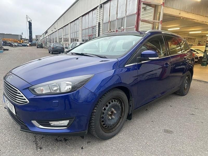 Blå Begagnad 2016 Ford Focus Titanium Kombi | 49 900 kr (Bra pris) - Bild 1/4