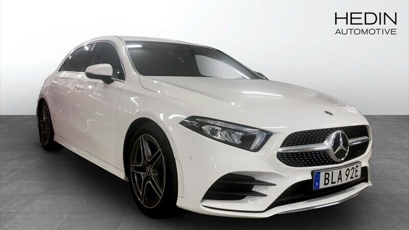 Vit (white) Begagnad 2022 Mercedes A180 AMG Kombi | 279 900 kr (Marknadspris) - Bild 1/4