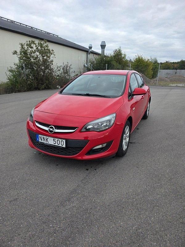 Röd Begagnad 2014 Opel Astra Halvkombi | 67 900 kr (Marknadspris) - Bild 1/4
