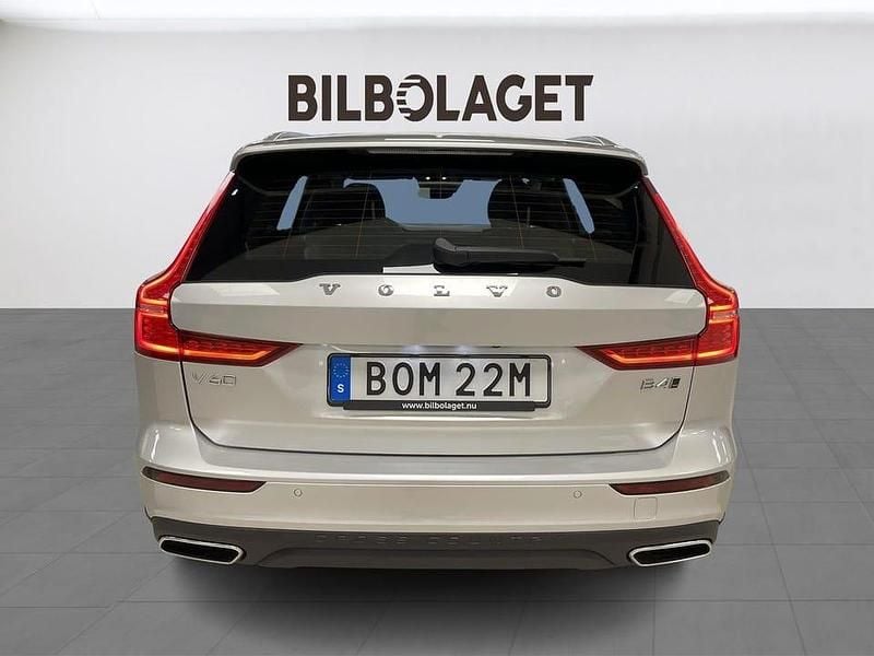 Begagnad Volvo V60 CC SE 197 HK (144 kW) 2020 Silver Kombi