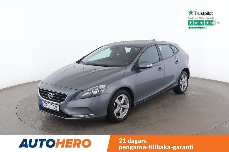 Grå Begagnad 2015 Volvo V40 Kinetic Kombi | 107 000 kr (Bra pris) - Bild 1/4