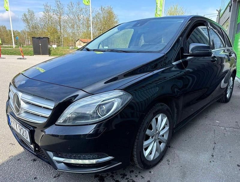 Begagnad Mercedes B200 136 HK (100 kW) 2013 Svart Minibuss