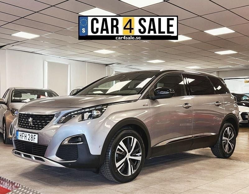 Grå Begagnad 2020 Peugeot 5008 GT-line Minibuss | 229 900 kr (Marknadspris) - Bild 1/4