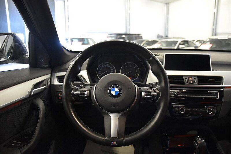 Vit Begagnad 2017 BMW X1 M Sport SUV | 214 700 kr (Dyr) - Bild 1/4