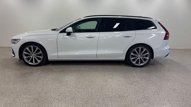 Vit Begagnad 2019 Volvo V60 Momentum Kombi | 249 900 kr (Marknadspris) - Bild 1/4