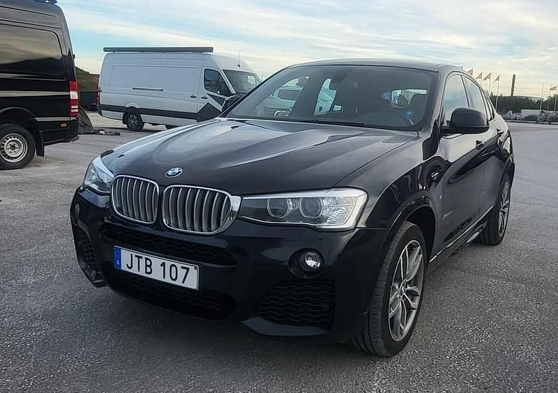 Svart Begagnad 2016 BMW X4 M Sport SUV | 258 900 kr (Marknadspris) - Bild 1/4