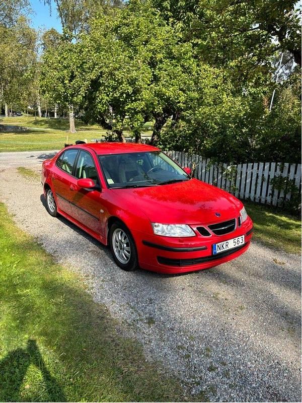 Röd Begagnad 2007 Saab 9-3 Vector Sedan | 30 000 kr (Bra pris) - Bild 1/4