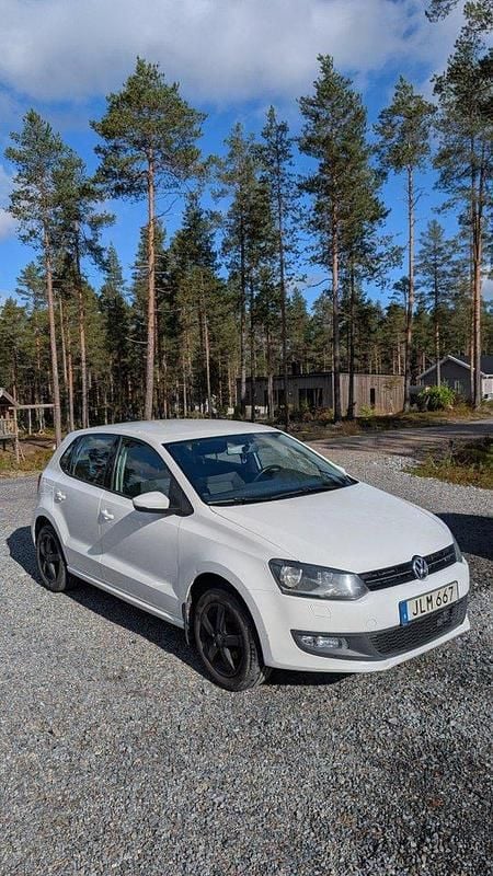 Vit Begagnad 2014 VW Polo Halvkombi | 50 000 kr (Bra pris) - Bild 1/4