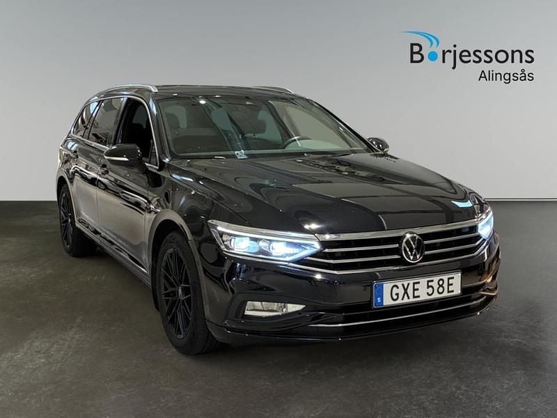 Svart Begagnad 2023 VW Passat Business Kombi | 299 900 kr (Lite dyr) - Bild 1/4