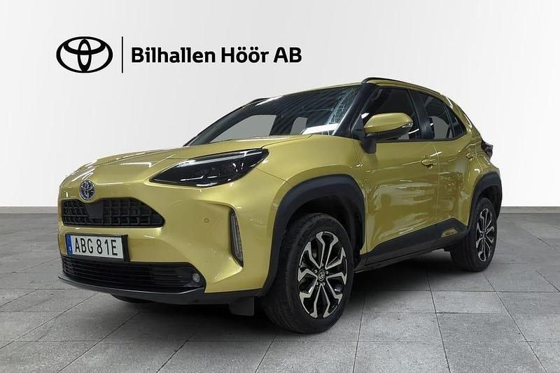 Gul Begagnad 2023 Toyota Yaris Hybrid Active | 269 900 kr (Marknadspris) - Bild 1/3