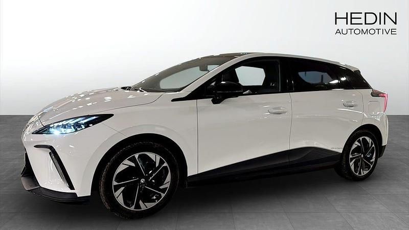 Begagnad MG MG4 EV Luxury 150 kW (204 HK) 2022 Vit Halvkombi
