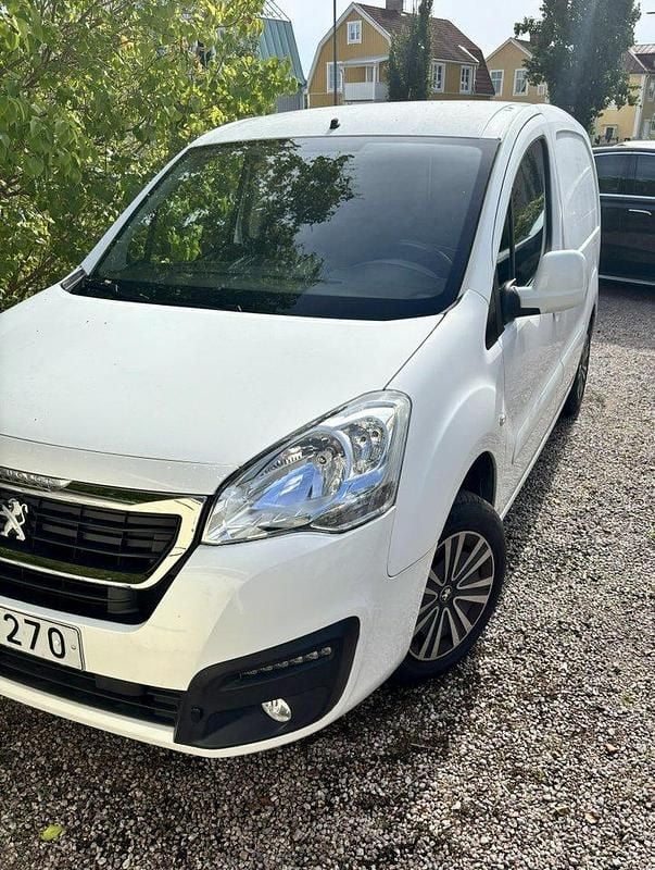 Vit Begagnad 2015 Peugeot Partner Minibuss | 79 000 kr (Bra pris) - Bild 1/4