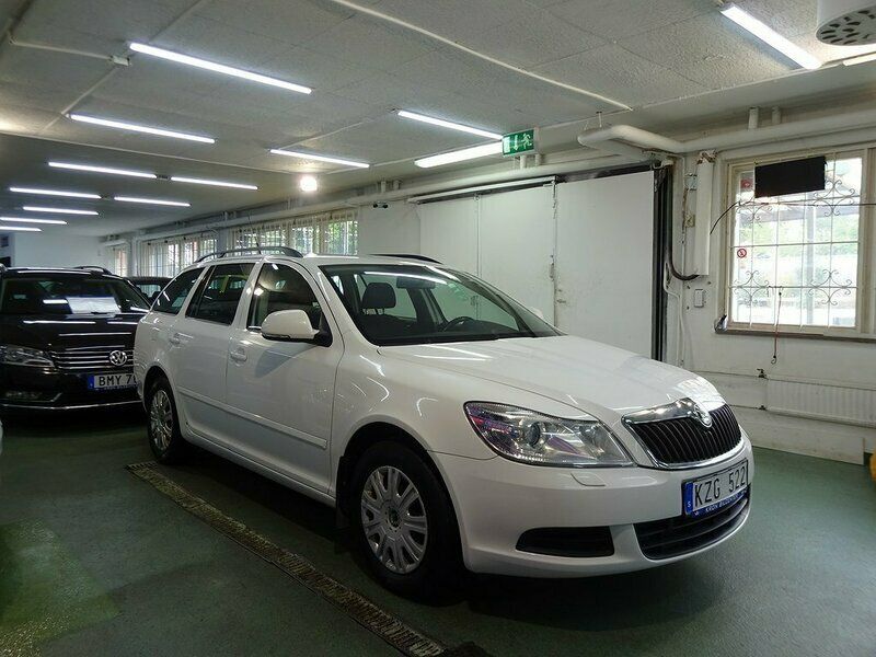 Begagnad Skoda Octavia 105 HK (77 kW) 2010 Vit Kombi