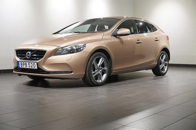 Okänd Begagnad 2015 Volvo V40 Momentum Kombi | 129 800 kr (Marknadspris) - Bild 1/4