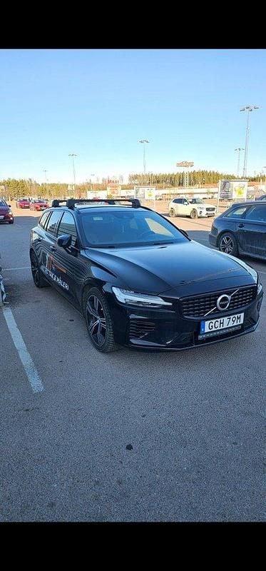 Svart Begagnad 2021 Volvo V60 R-Design Kombi | 360 000 kr (Marknadspris) - Bild 1/1