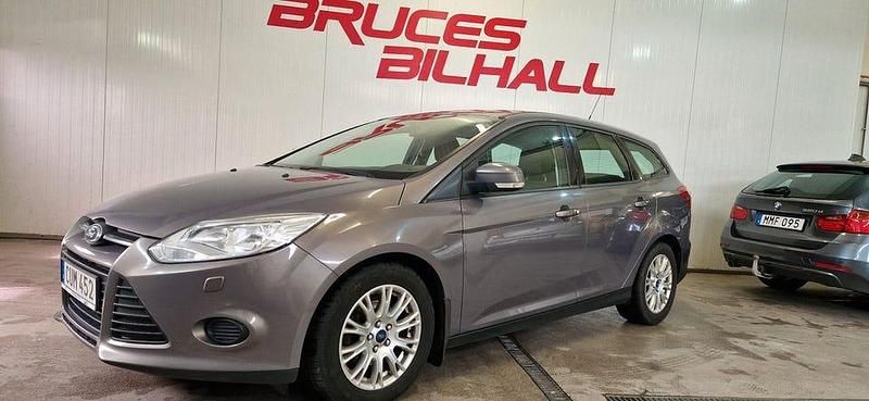 Begagnad Ford Focus Trend 105 HK (77 kW) 2014 Brun Kombi