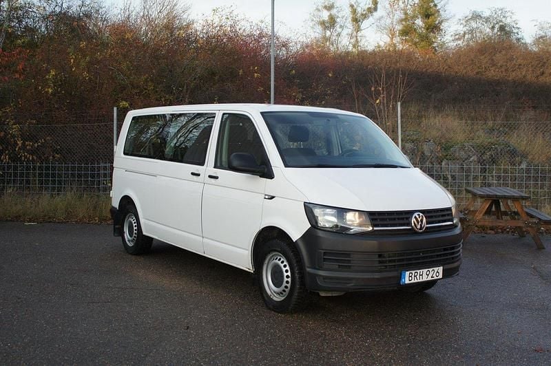 Vit Begagnad 2016 VW Caravelle Trendline Minibuss | 239 000 kr (Superpris) - Bild 1/4