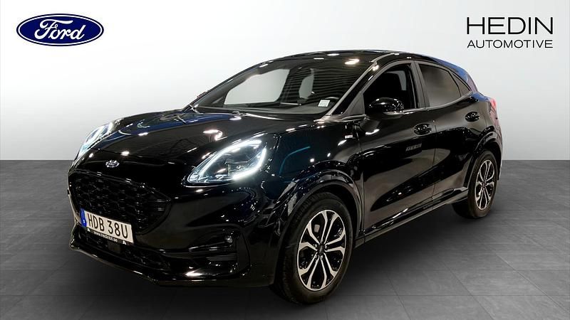 Svart (black) Begagnad 2022 Ford Puma ST-Line Halvkombi | 199 900 kr (Bra pris) - Bild 1/4