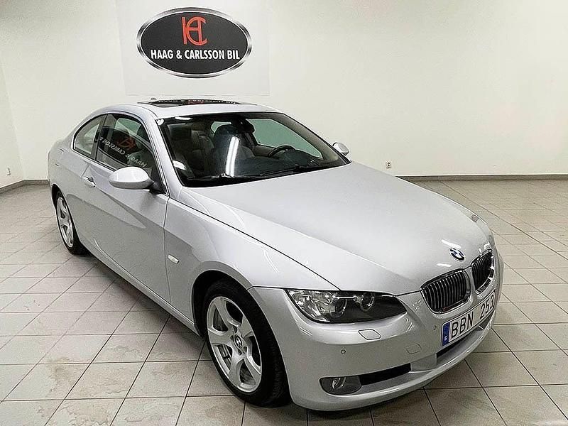 Begagnad BMW 325 218 HK (160 kW) 2006 Ljusgrå Sportkupé