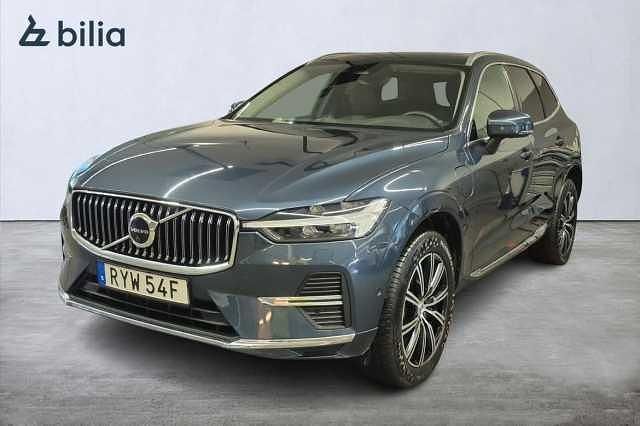 Mörkblå (blå) Begagnad 2022 Volvo XC60 Inscription SUV | 499 000 kr (Marknadspris) - Bild 1/3