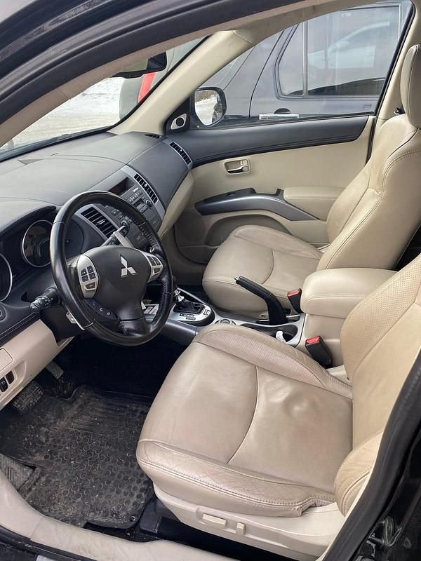 Begagnad Mitsubishi Outlander 156 HK (114 kW) 2012 SUV