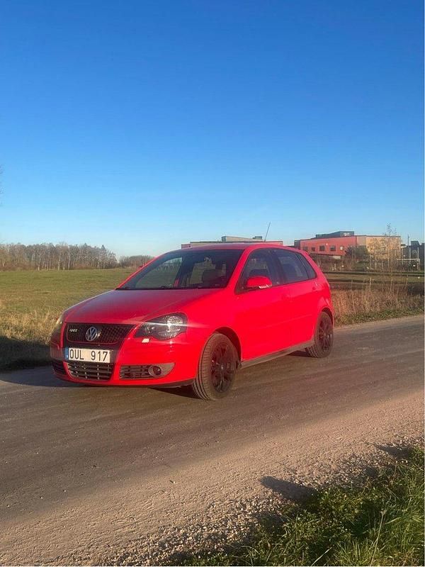 Röd Begagnad 2009 VW Polo GTI Halvkombi | 40 000 kr (Superpris) - Bild 1/4