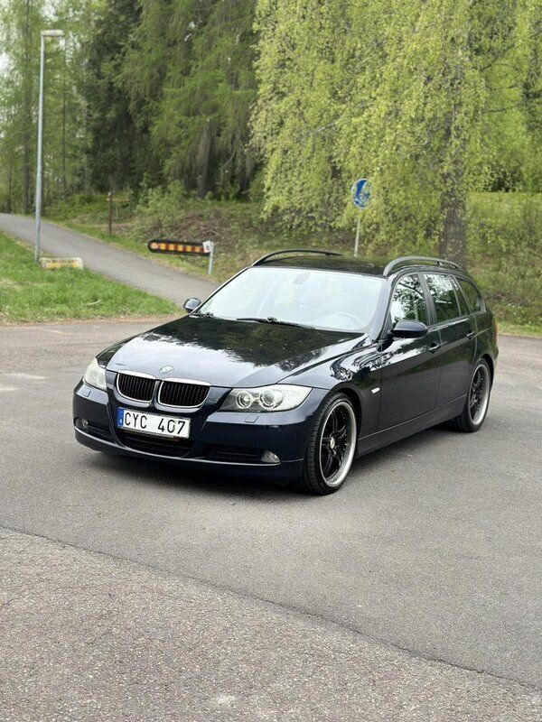 Blå Begagnad 2008 BMW 320 Advantage Kombi | 45 000 kr (Bra pris) - Bild 1/4