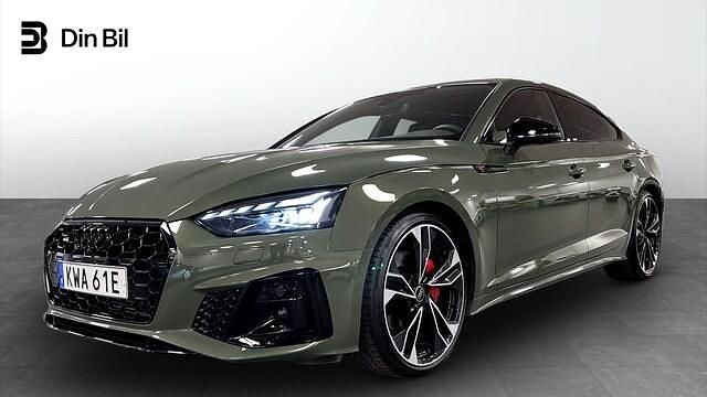 Distriktgrön metalli Begagnad 2024 Audi A5 Sportback S-Line Halvkombi | 514 900 kr (Dyr) - Bild 1/4