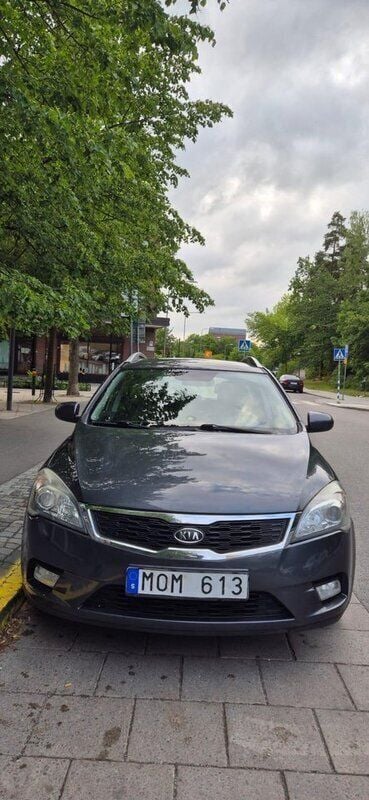 Grå Begagnad 2010 Kia Ceed Kombi | 59 000 kr (Bra pris) - Bild 1/4