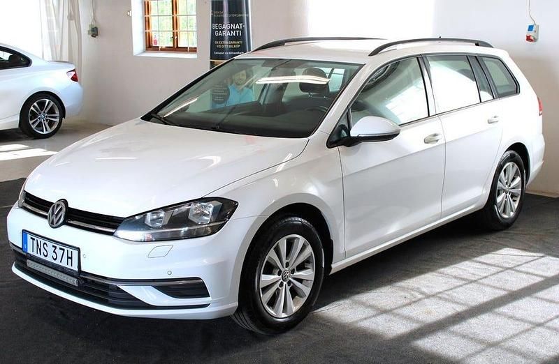 Vit Begagnad 2019 VW Golf VII GT Kombi | 159 900 kr (Bra pris) - Bild 1/4