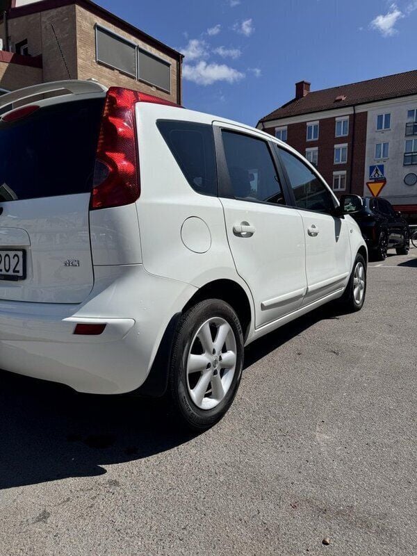 Vit Begagnad 2008 Nissan Note Minibuss | 29 000 kr (Superpris) - Bild 1/4