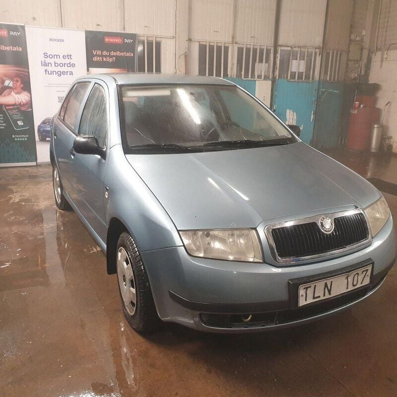 Begagnad Skoda Fabia 60 HK (44 kW) 2002 Grå Halvkombi