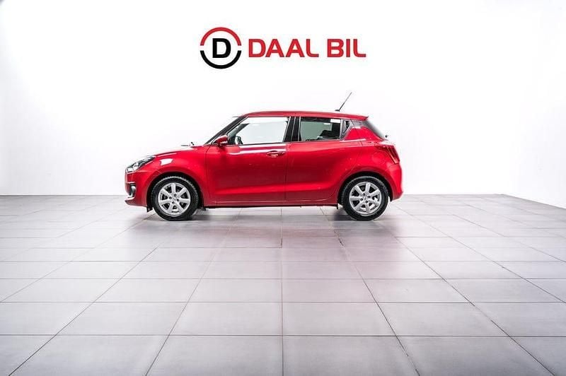 Röd Begagnad 2019 Suzuki Swift Halvkombi | 114 700 kr (Marknadspris) - Bild 1/4