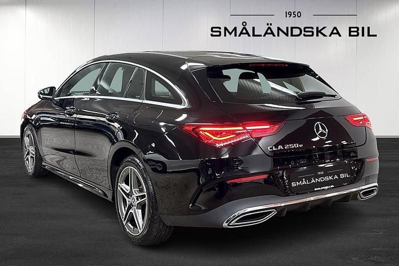 Begagnad Mercedes CLA250e Shooting Brake AMG 160 HK (117 kW) 2023 Svart Kombi