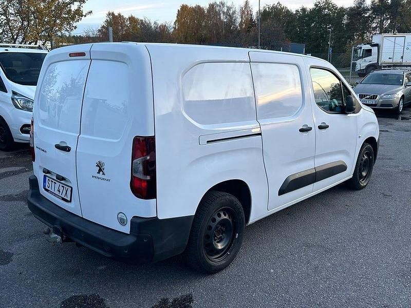 Begagnad Peugeot Partner 102 HK (75 kW) 2019 Vit Minibuss